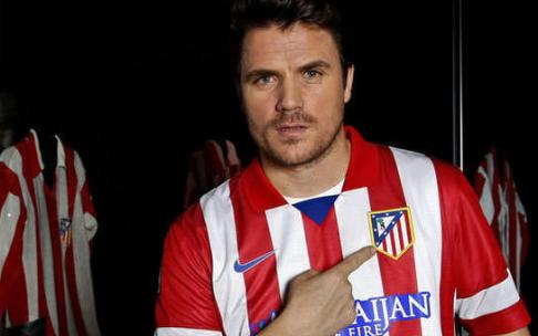 Dani Martín, dejando clara su pasión por el Atlético de Madrid. Dani Martín, dejando clara su pasión por el Atlético de Madrid.