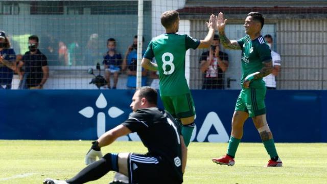Darko Brasanac y el Chimy Ávila celebran un gol contra el Burgos. Darko Brasanac y el Chimy Ávila celebran un gol contra el Burgos.