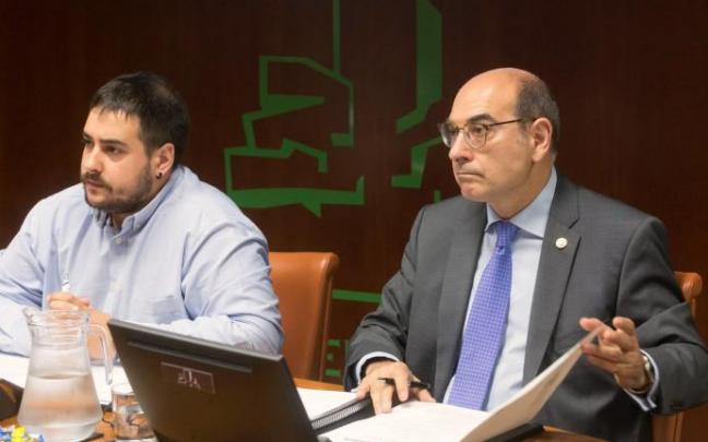 Jon Darpón comparecen en comisión parlamentaria sobre la OPE Jon Darpón comparecen en comisión parlamentaria sobre la OPE