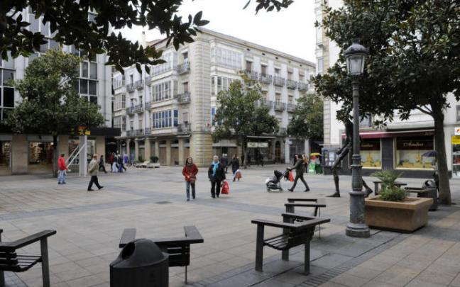 Inmueble situado en el número 20 de la calle Dato, antes de colocar los andamios de protección.