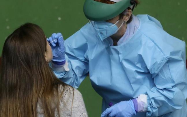 La incidencia desciende de nuevo más de 100 puntos