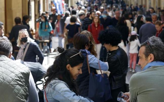 Varios turistas disfrutan de las vacaciones de Semana Santa.
