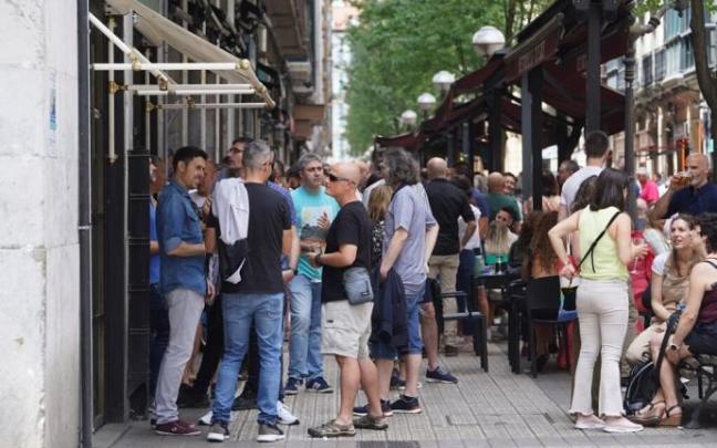 Euskadi frena el avance del virus, pero se elevan los pacientes que requieren de ingreso hospitalario.