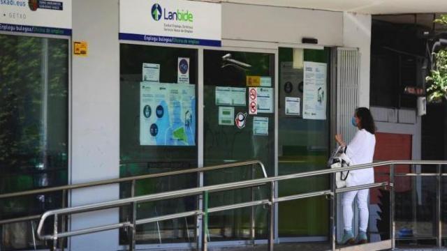 El paro subió en enero en 1.099 personas en Euskadi.