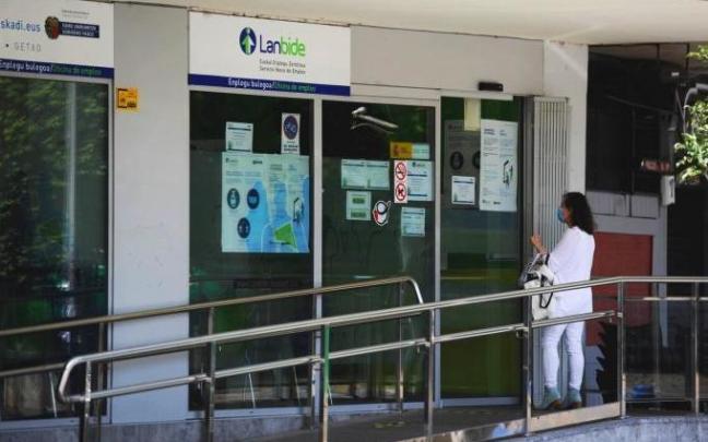 El paro subió en enero en 1.099 personas en Euskadi.