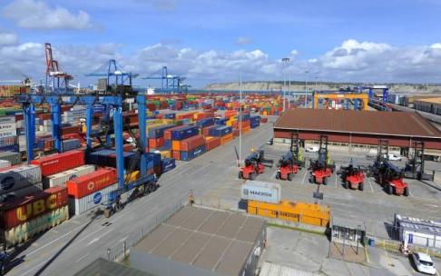 Contenedores en el Puerto de Bilbao.