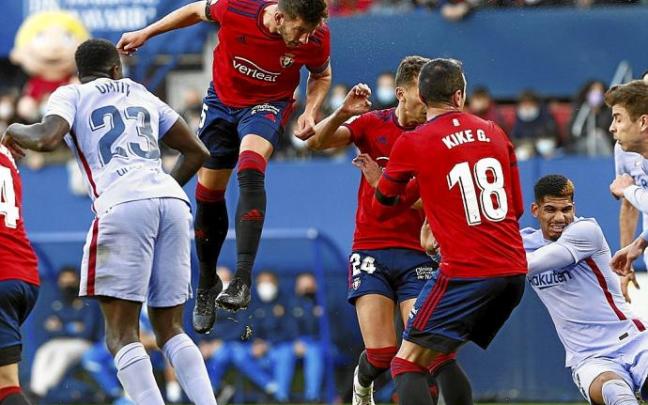 Espectacular salto de David García para conectar el remate que supuso el primer empate de Osasuna. Espectacular salto de David García para conectar el remate que supuso el primer empate de Osasuna.