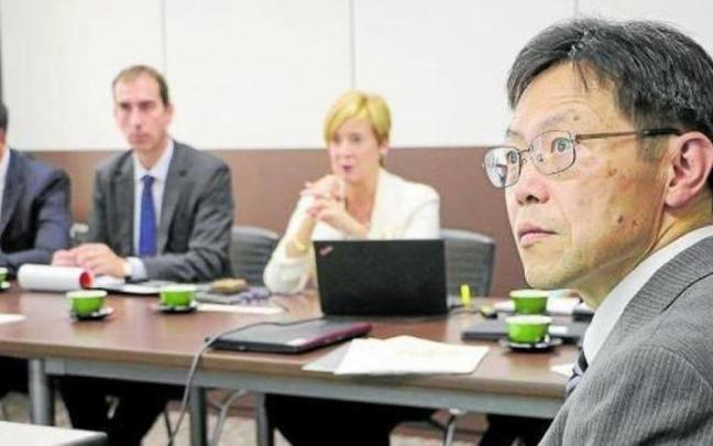 La consejera de Desarrollo Econ&oacute;mico en una visita de una delegaci&oacute;n vasca a Jap&oacute;n.