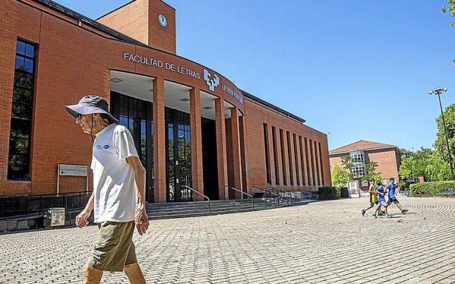 Los edificios p&uacute;blicos, en la imagen la facultad de letras de Gasteiz, controlar&aacute;n su consumo.