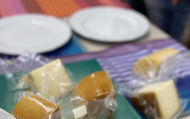 ¿Quiénes son los vitorianos afortunados que han probado el queso de Larrea, campeón de los campeones? ¿Quiénes son los vitorianos afortunados que han probado el queso de Larrea, campeón de los campeones?