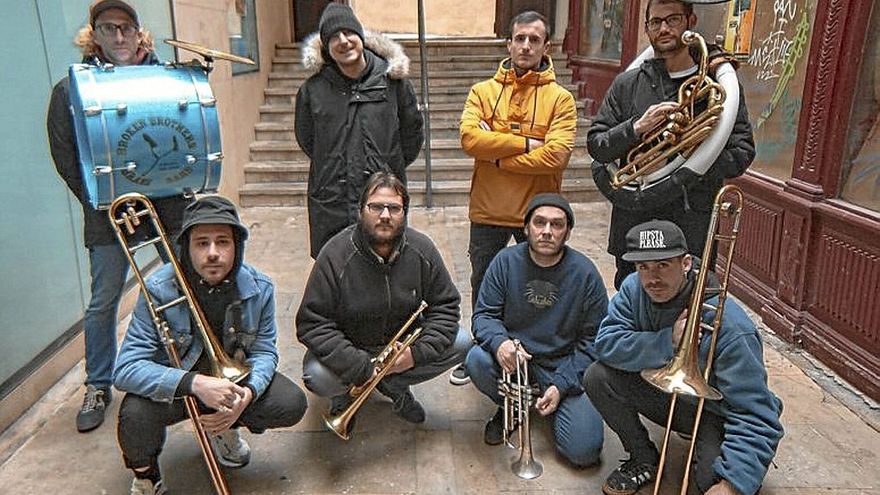 Integrantes del grupo Broken Brothers Brass Band.