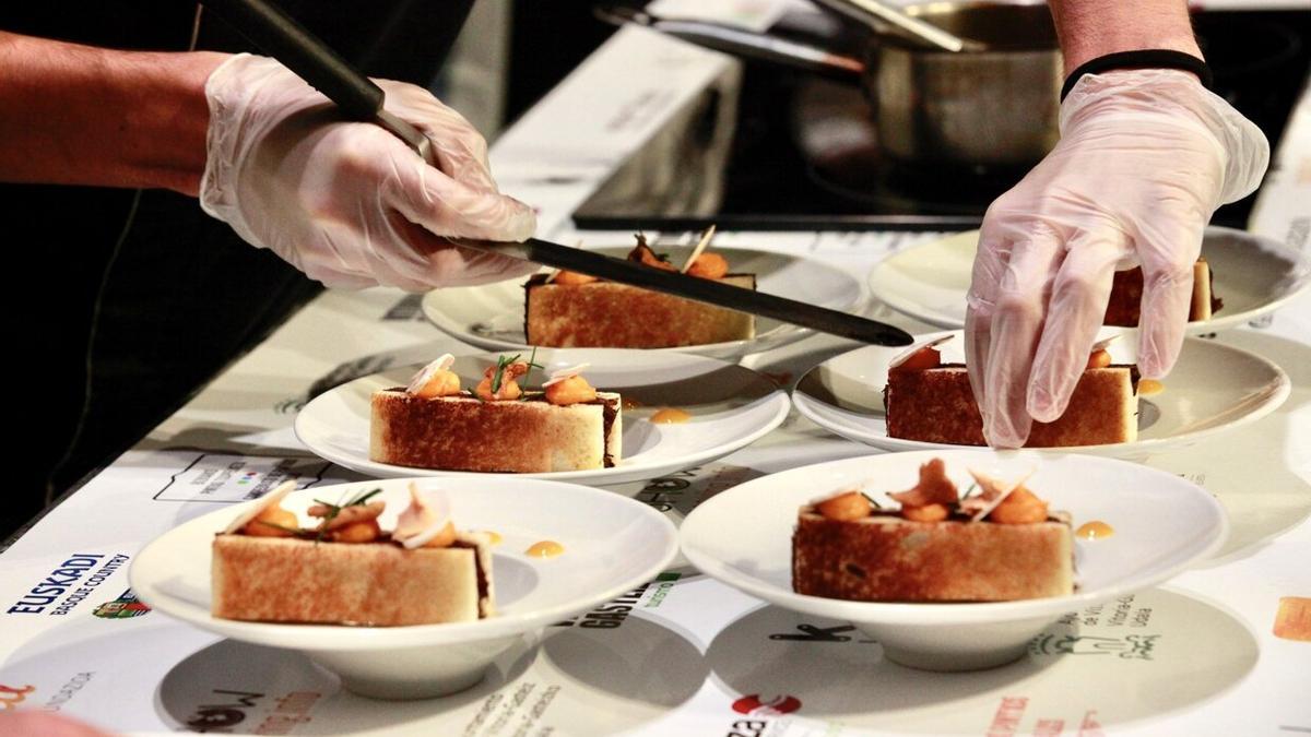 Elaboración de pintxos.