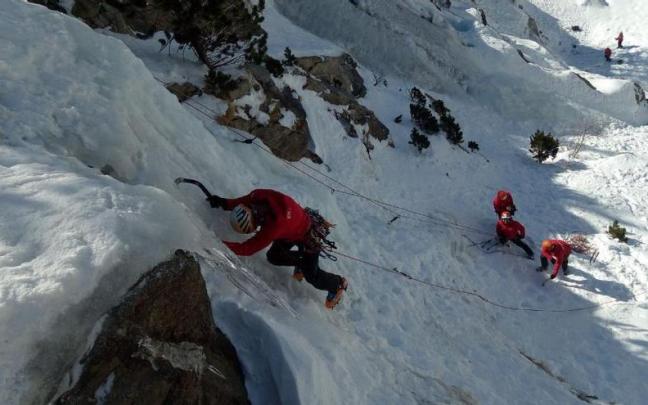 La Sección de Montaña de la Unidad de Vigilancia y Rescate de la Ertzaintza (UVR) La Sección de Montaña de la Unidad de Vigilancia y Rescate de la Ertzaintza (UVR)