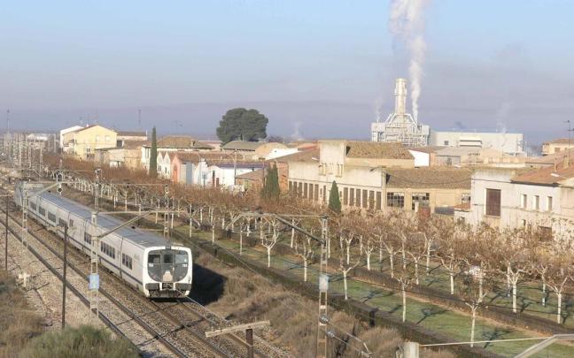 Un tren llega a la estación de Castejón