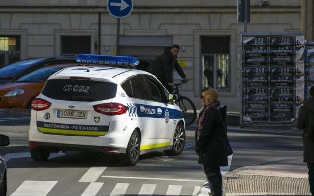 Coche patrulla de la Polic&iacute;a Local de Vitoria.