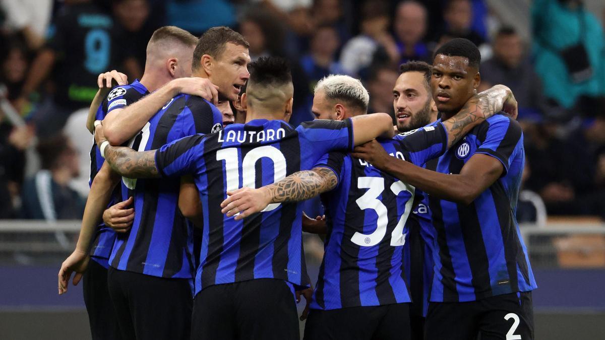 Los jugadores del Inter de Milán celebran el primero de los goles ante el Viktoria Plzen.