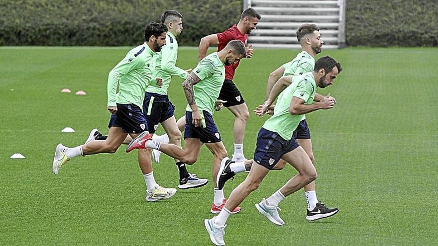 Varios de los jugadores del Athletic titulares frente al Villarreal se ejercitan en Lezama. | FOTO: OSKAR M. BERNAL