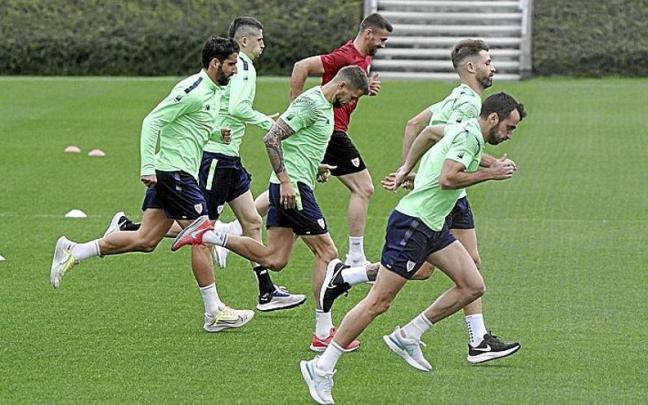 Varios de los jugadores del Athletic titulares frente al Villarreal se ejercitan en Lezama. | FOTO: OSKAR M. BERNAL