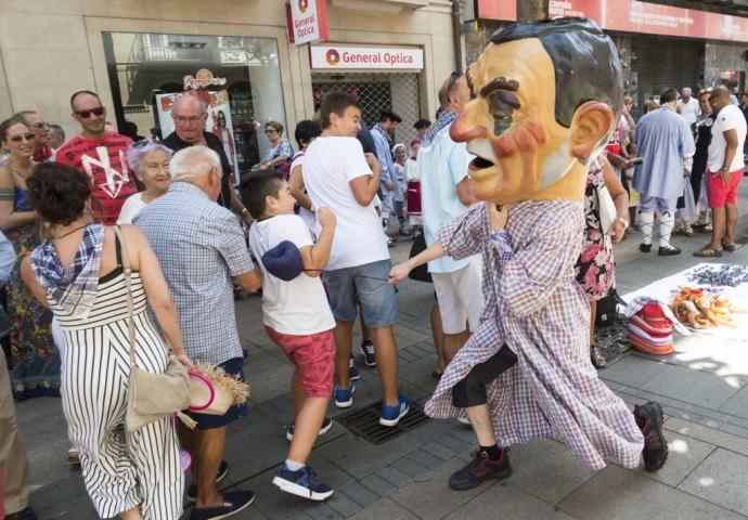 Cabezudos en las fiestas de la Blanca