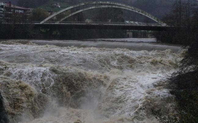 El Kadagua en Alonsotegi. El Kadagua en Alonsotegi.