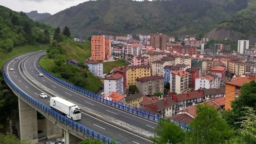 Imagen de archivo de la AP-8 a su paso por Eibar