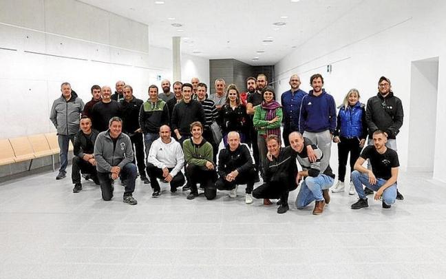 Una treintena de miembros del grupo de voluntarios contra el fuego. | FOTO: CEDIDA