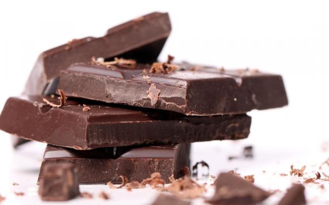 Trozos de chocolate negro.