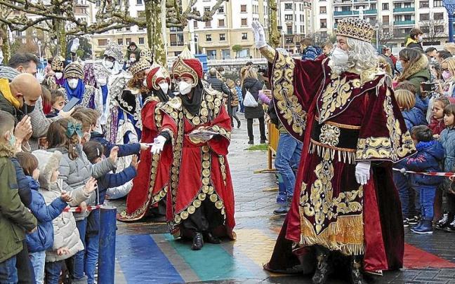 Los Reyes Magos, esta vez ya sin mascarillas, llenarán de ilusión y magia todo Ezkerraldea.