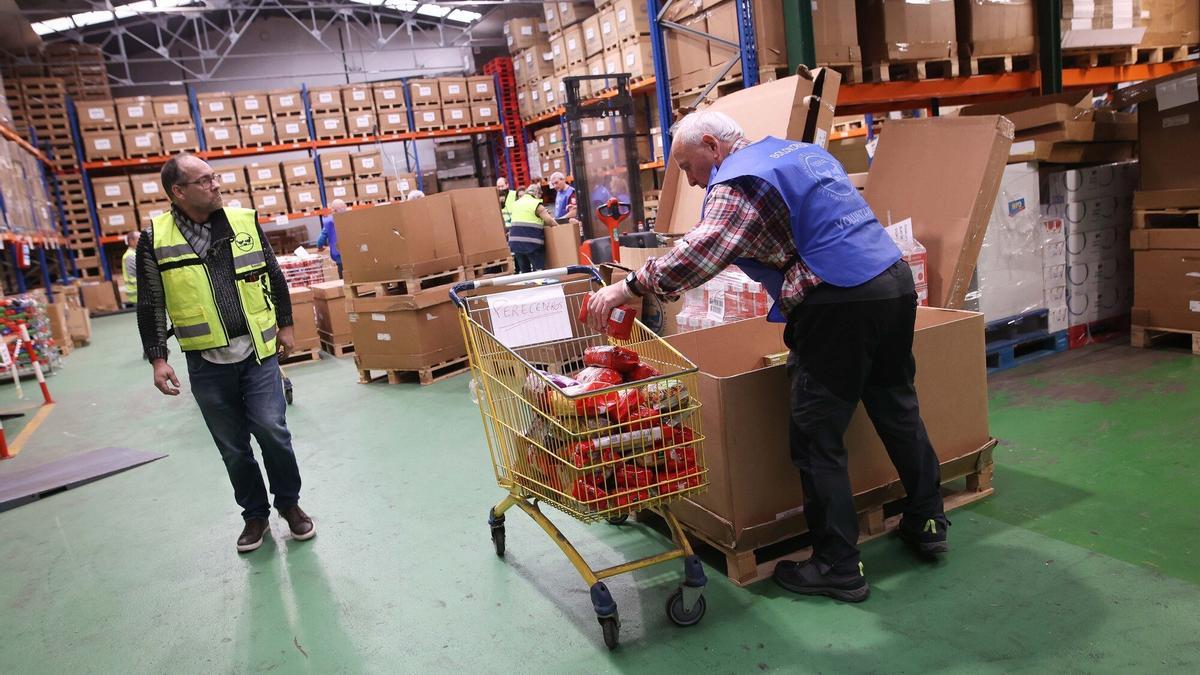 El Banco dispone de dos naves de almacenamiento, a las que ha sumado una más tras la recogida de noviembre.