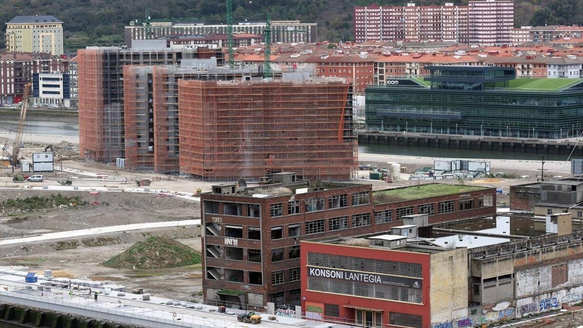 Los viejos edificios, en primer término, albergarán nuevas empresas tras su próxima restauración.