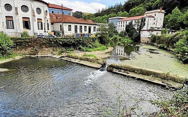 Una de las tres pequeñas presas existentes junto al balneario. | FOTO: EGUZKI Una de las tres pequeñas presas existentes junto al balneario. | FOTO: EGUZKI