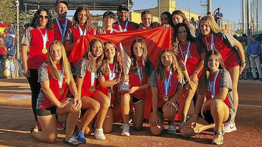 Imagen de la selección Navarra de sóftbol, campeona en Italia.