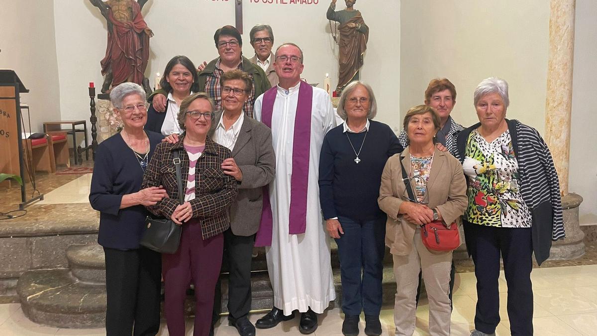 Una misa de despedida sirvió para rememorar viejos tiempos en la escuela.