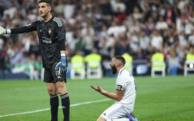 Karim Benzema se lamenta ante Sergio Herrera este domingo Karim Benzema se lamenta ante Sergio Herrera este domingo