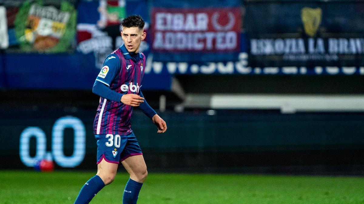 Imanol García de Albeniz, pieza clave del Eibar en el lateral izquierdo