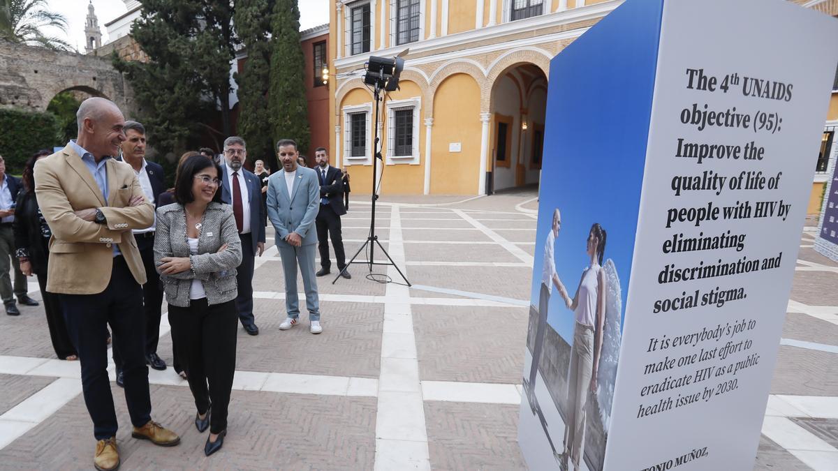 La ministra de Sanidad, Carolina Darias, junto al alcalde de Sevilla, Antonio Muñoz