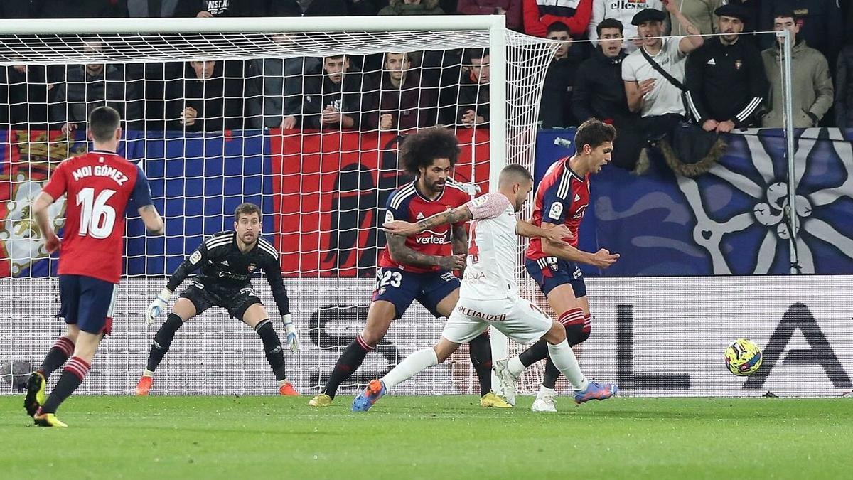 Imagen tomada durante el partido de fútbol que enfrentó a los equipos de Osasuna y Mallorca.