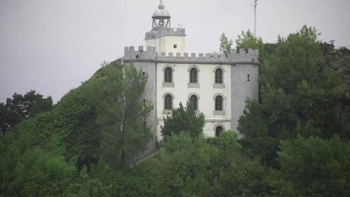El faro de La Plata, en Pasaia, est&aacute; considerado como uno de los m&aacute;s bellos de la Costa Vasca