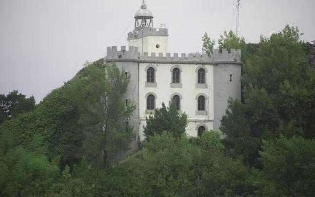El faro de La Plata, en Pasaia, est&aacute; considerado como uno de los m&aacute;s bellos de la Costa Vasca