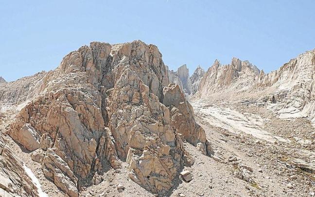 Mount Whitney California es el pico mas alto de Estados Unidos. Mount Whitney California es el pico mas alto de Estados Unidos.