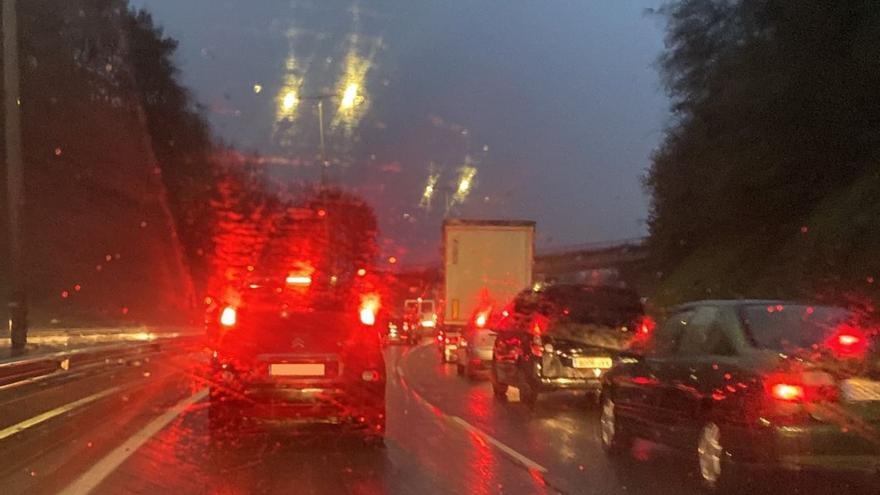 Colas en Irura en dirección Donostia tras un accidente