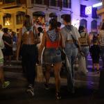 Tres chicas salen de fiesta por Bilbao en Aste Nagusia