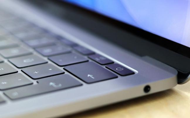 En Francia, la media de edad para un primer acceso a un sitio web porno es de once años. En Francia, la media de edad para un primer acceso a un sitio web porno es de once años.