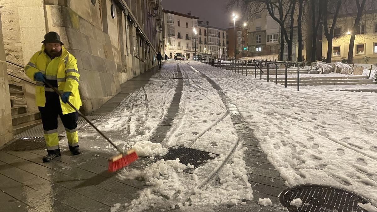Vitoria amanece con normalidad pese a la nieve