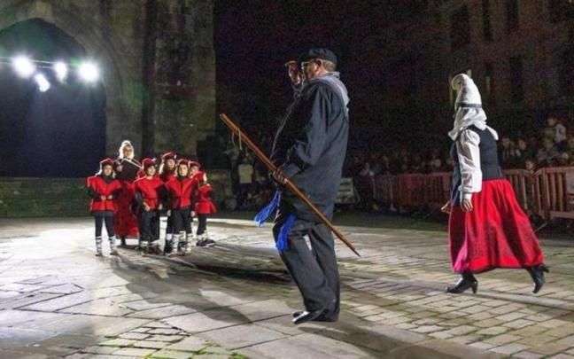 Uno de los momentos del espectáculo de Olentzero, que dura alrededor de una hora en total.