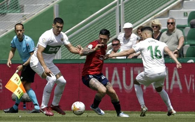 Lance del Elche-Osasuna de la temporada pasada en el Martínez Valero.