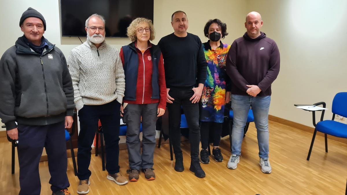 Antonio Pérez (UGT), Mikel Ziordia (ELA), Garaipen Chueca (Solidari), Miguel Catalán (UGT), Francisco Javier Fernández (CCOO) y Ana Jose Martínez (UGT) en la rueda de prensa de hoy