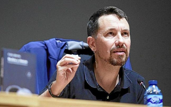 El exl&iacute;der de Podemos Pablo Iglesias, durante la presentaci&oacute;n de su libro &lsquo;Medios y cloacas&rsquo; el pasado 11 de noviembre en Sevilla.