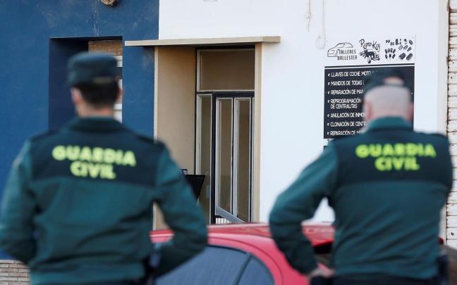 Agentes de la Guardia Civil Agentes de la Guardia Civil