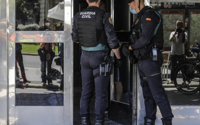 Agentes de la Unidad Central Operativa de la Guardia Civil en una imagen de archivo.